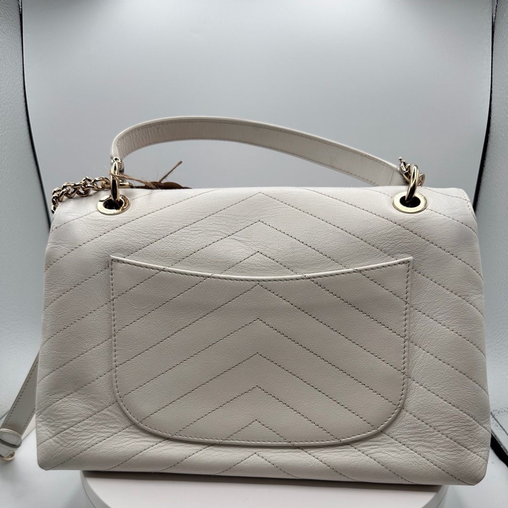 Chanel Medium Chevron Chic - Picture 2 of 8